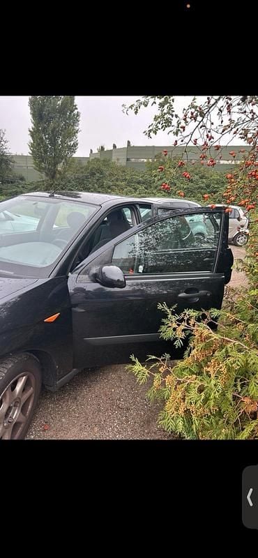Gebraucht Ford Focus 101 PS (74 kW) 1999 Schwarz Limousine