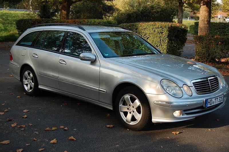 Gebraucht Mercedes E320 Avantgarde 224 PS (164 kW) 2003 Silber Kombi