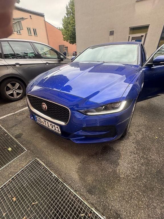 Blau Gebraucht 2020 Jaguar XE SE Limousine | 22.700 € (Fairer Preis) - Bild 1/4