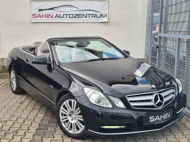 Gebraucht Mercedes E200 Avantgarde 184 PS (135 kW) 2011 Obsidianschwarz  metalliclack Cabrio