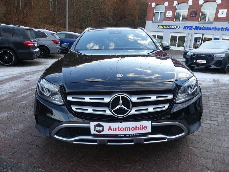Gebraucht Mercedes E220 194 PS (142 kW) 2020 Schwarz Limousine