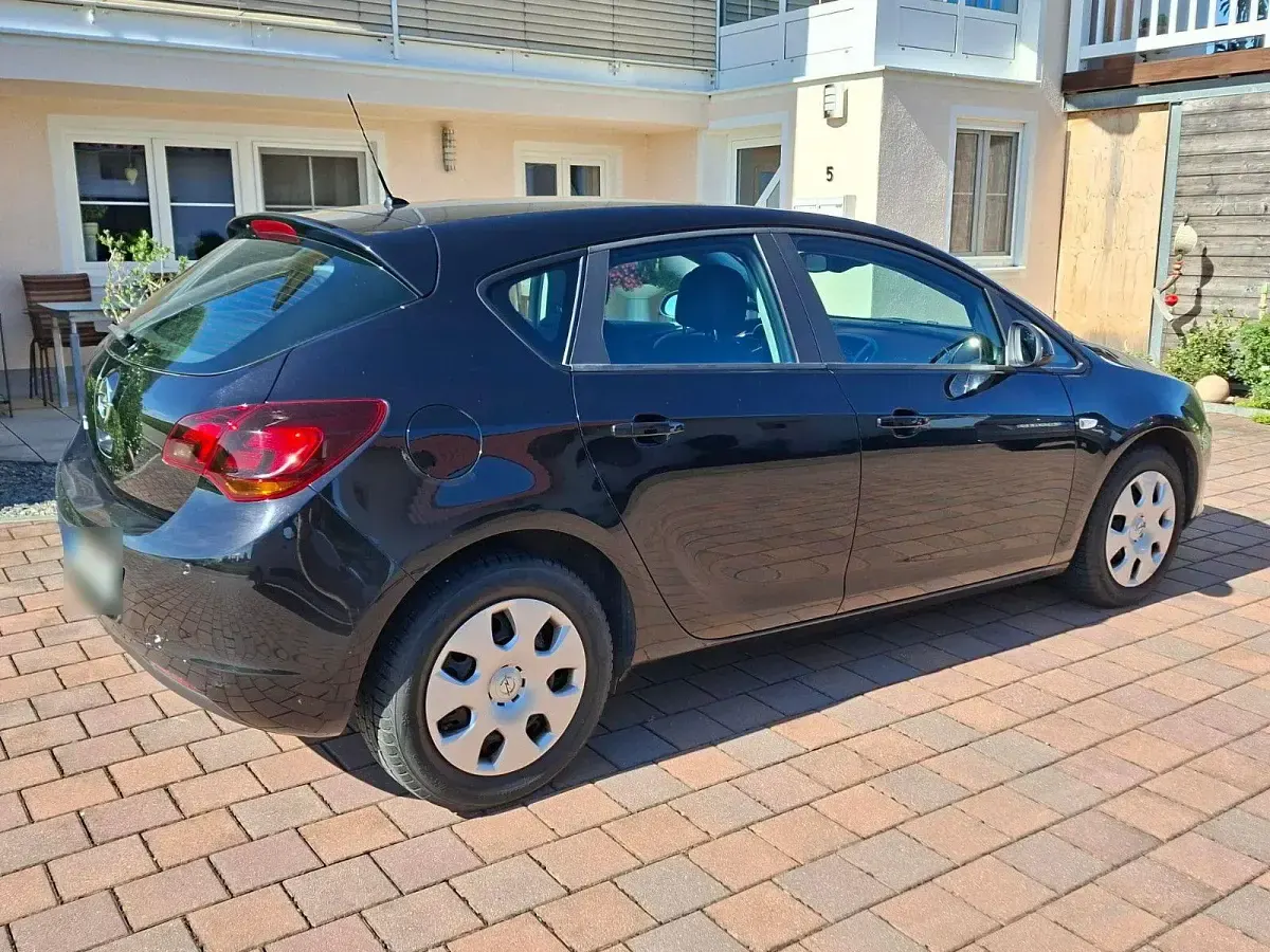 Gebraucht Opel Astra Edition 116 PS (85 kW) 2010 Schwarz Limousine