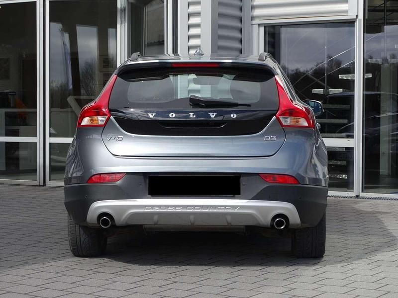 Gebraucht Volvo V40 150 PS (110 kW) 2017 Osmium grey metallic Kleinwagen
