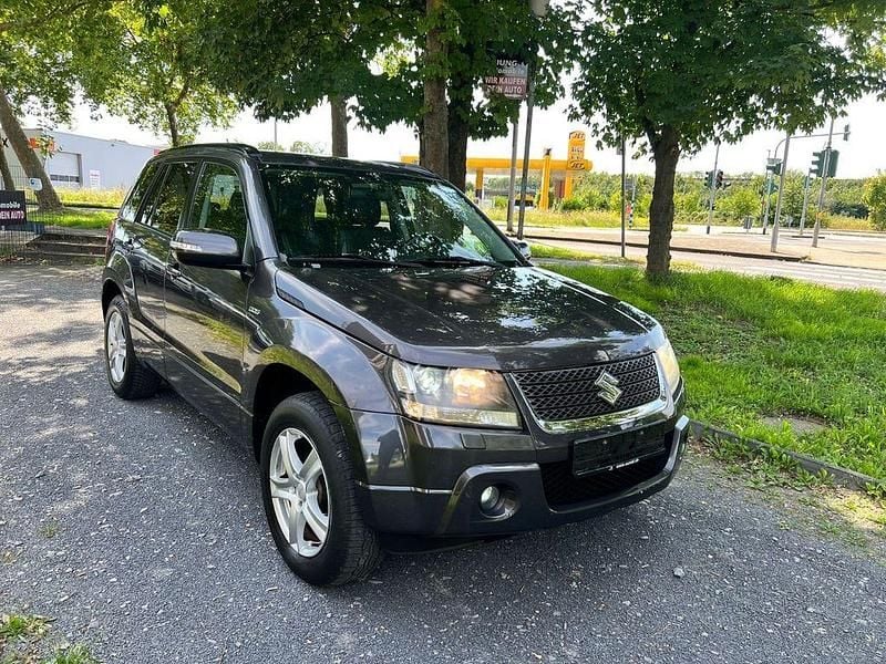 Grau Gebraucht 2012 Suzuki Grand Vitara SUV | 6.999 € (Fairer Preis) - Bild 1/4