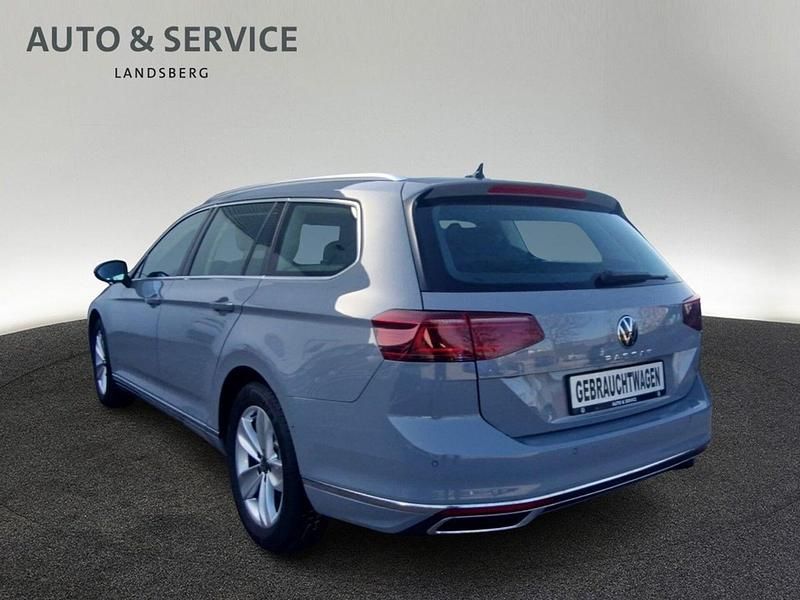 Gebraucht VW Passat Elegance 200 PS (147 kW) 2024 Grau Kombi