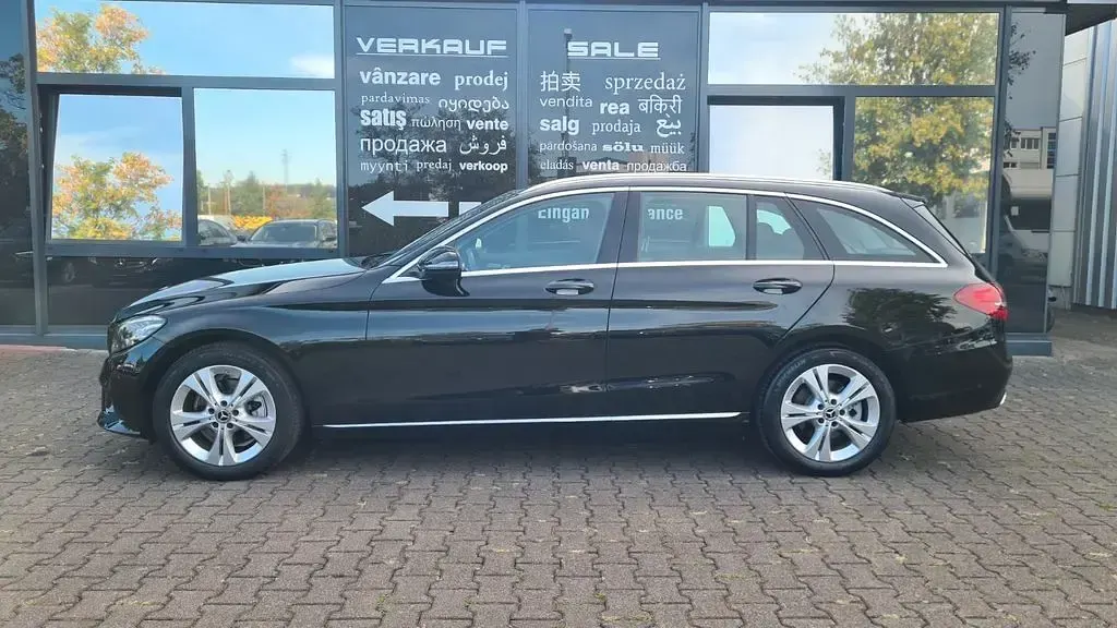 Gebraucht Mercedes C220 Avantgarde 194 PS (142 kW) 2021 Schwarz Limousine