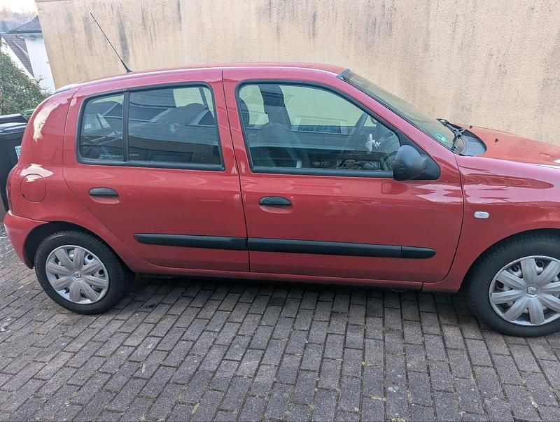 Gebraucht Renault Clio II 55 PS (40 kW) 2009 Rot Limousine
