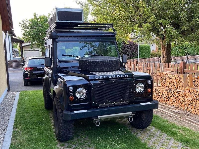 Schwarz Gebraucht 2005 Land Rover Defender SE SUV | 33.000 € (Fairer Preis) - Bild 1/4