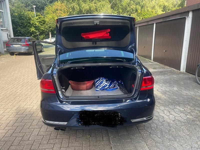 Blau Gebraucht 2013 VW Passat Limousine | 9.000 € - Bild 1/4
