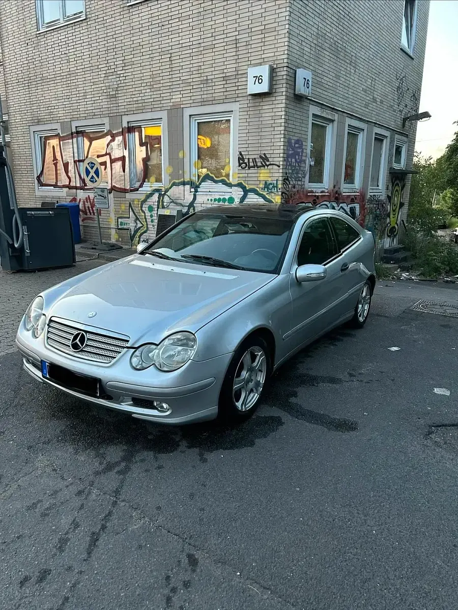 Gebraucht Mercedes C180 129 PS (94 kW) 2002 Silber Coupé