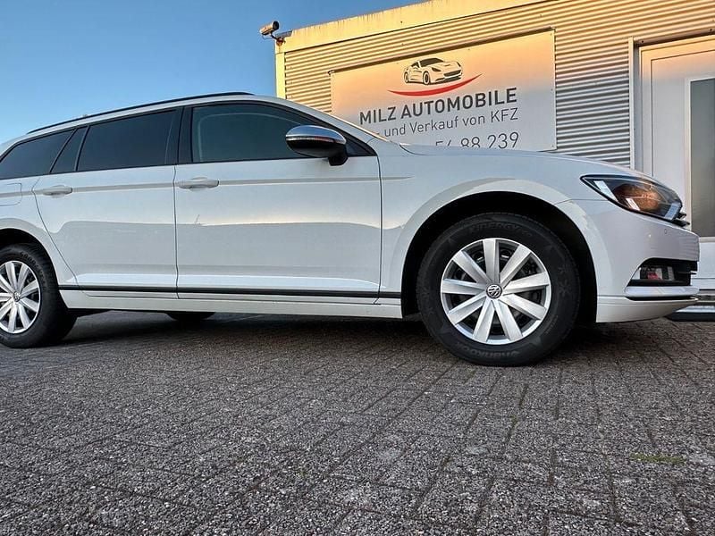 Weiß Gebraucht 2017 VW Passat Highline Kombi | 10.990 € (Superpreis) - Bild 1/4