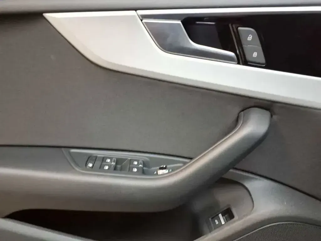 Gebraucht Audi A4 Advanced 204 PS (150 kW) 2024 Blau Kombi