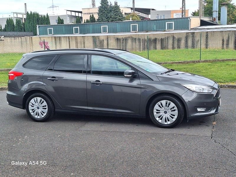 Gebraucht Ford Focus Business Edition 125 PS (91 kW) 2016 Grau Kombi