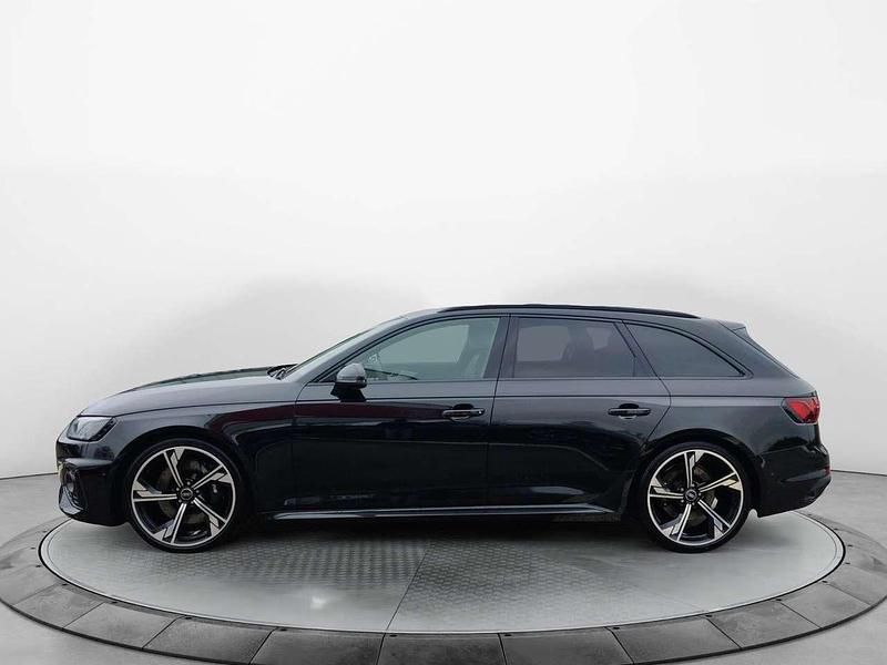 Gebraucht Audi RS4 Ambiente 451 PS (331 kW) 2023 Mythosschwarz metallic Kombi