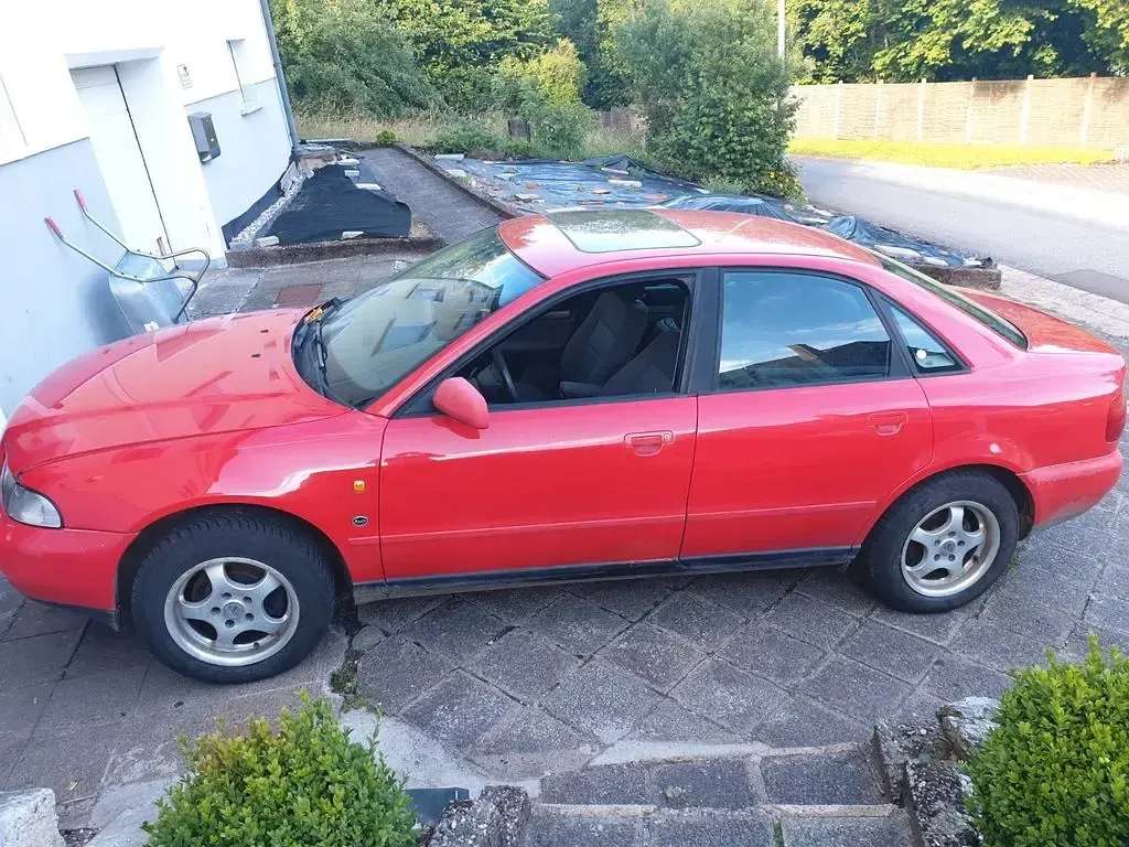 Gebraucht Audi A4 101 PS (74 kW) 1997 Rot Limousine