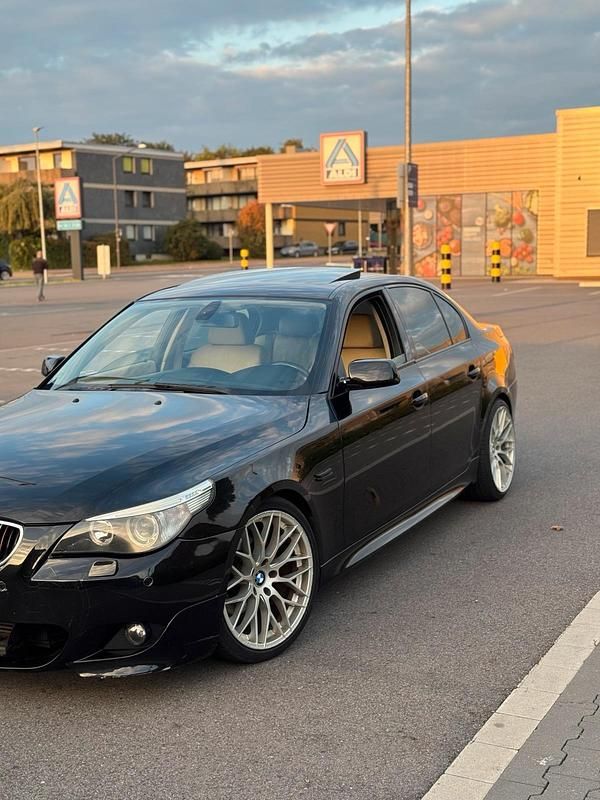 Schwarz Gebraucht 2005 BMW 525 Limousine | 7.600 € - Bild 1/4