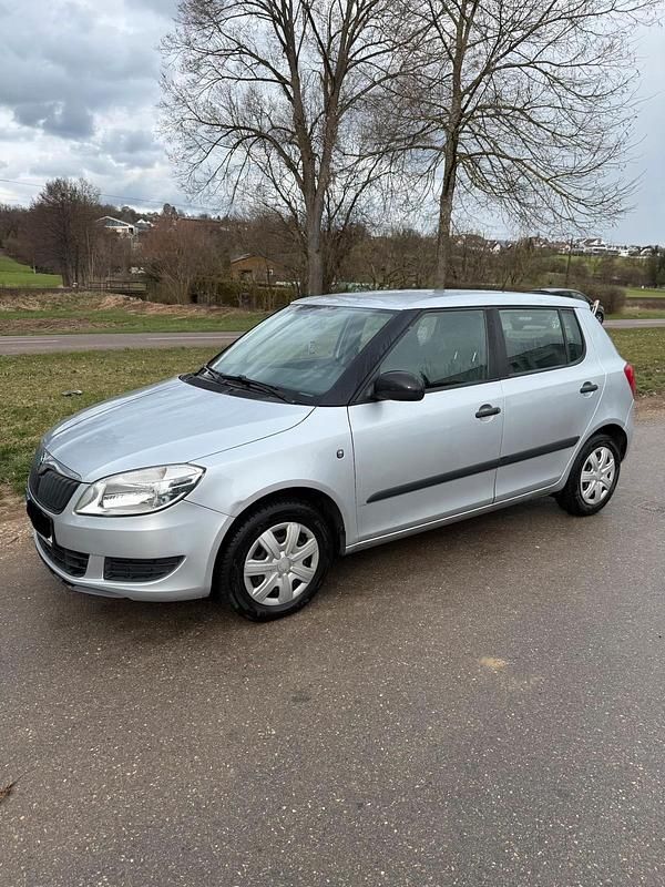 Gebraucht Skoda Fabia Active 60 PS (44 kW) 2012 Silber Kleinwagen