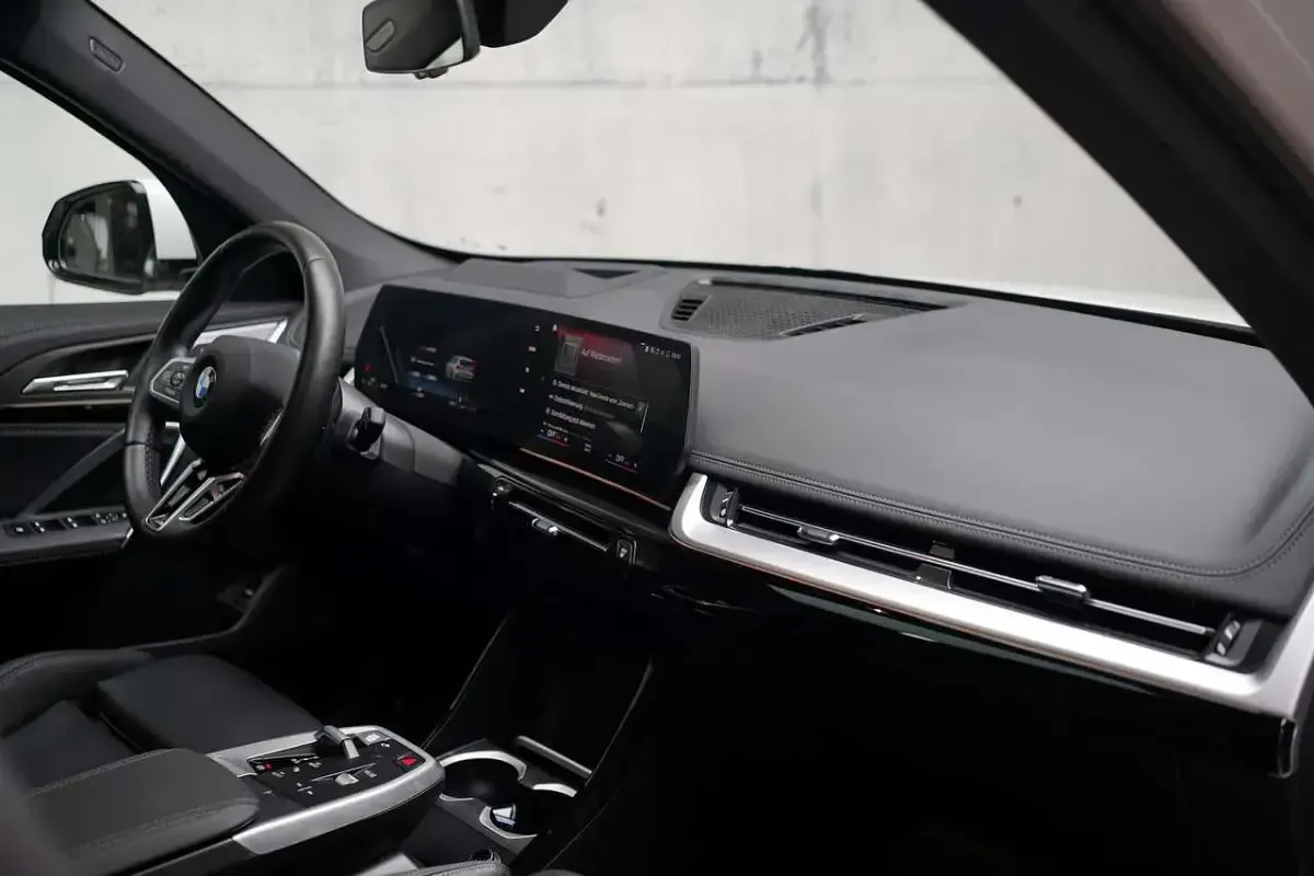 Gebraucht BMW X1 M Sport 211 PS (155 kW) 2023 Mineralweiss metallic SUV
