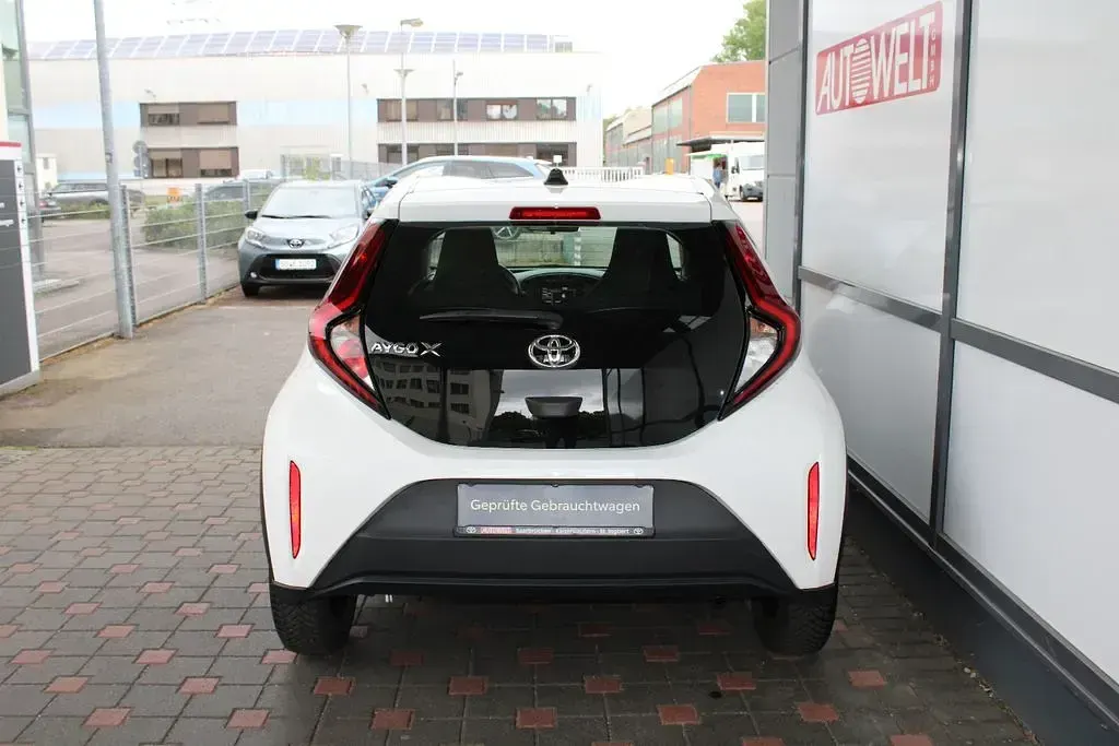 Gebraucht Toyota Aygo X Basis 72 PS (52 kW) 2023 Weiß SUV