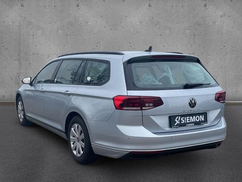 Gebraucht VW Passat Basis 150 PS (110 kW) 2022 Silber Kombi