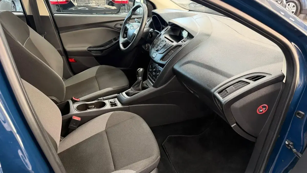Gebraucht Ford Focus Ambiente 101 PS (74 kW) 2014 Blau Kombi