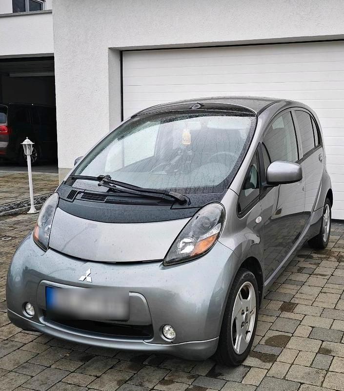 Grau Gebraucht 2013 Mitsubishi i-MiEV Kleinwagen | 2.222 € - Bild 1/4