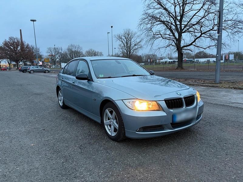 Gebraucht BMW 318 143 PS (105 kW) 2006 Grau Limousine