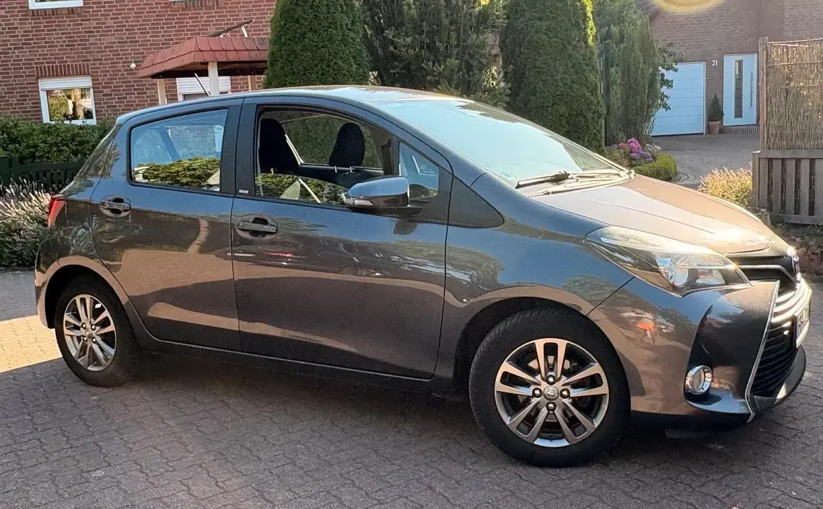 Gebraucht Toyota Yaris Edition-S 69 PS (50 kW) 2016 Grau Kleinwagen