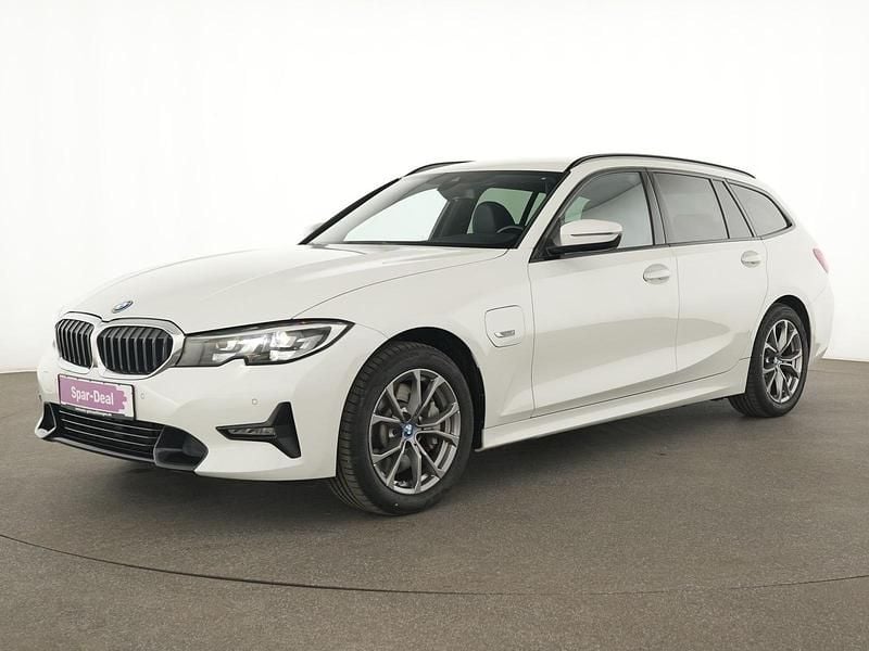Gebraucht BMW 330e Sport Line 252 PS (185 kW) 2022 Weiß Limousine