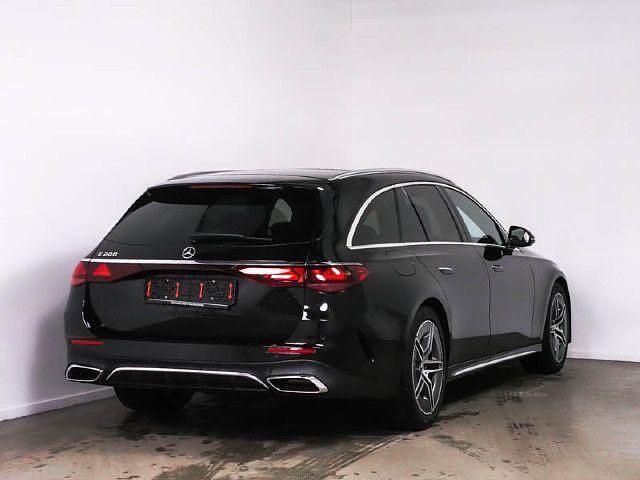 Gebraucht Mercedes E200 AMG 204 PS (150 kW) 2025 Schwarz Limousine