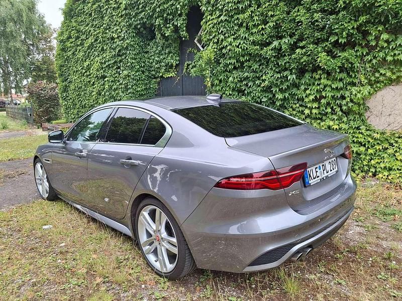 Eiger grey Gebraucht 2019 Jaguar XE R-Dynamic Limousine | 20.890 € (Fairer Preis) - Bild 1/4