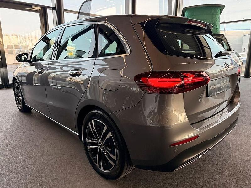 Gebraucht Mercedes B200 Advanced Plus 164 PS (120 kW) 2024 Grau Van / Kleinbus