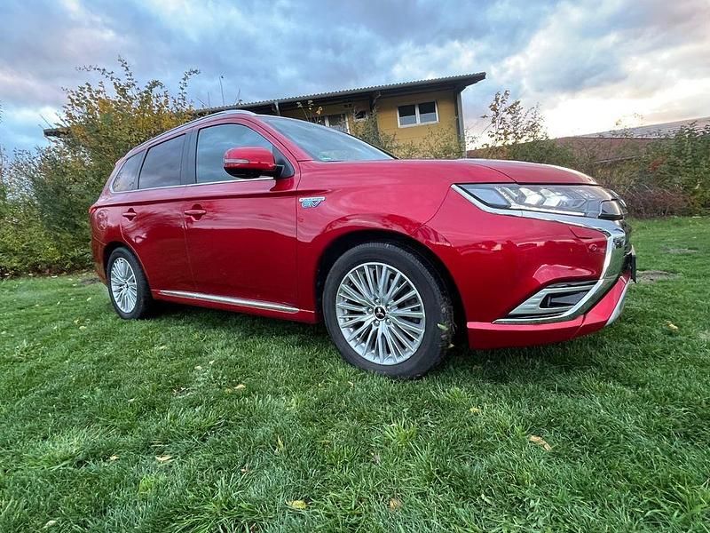 Rot Gebraucht 2020 Mitsubishi Outlander P-HEV SUV | 20.000 € (Fairer Preis) - Bild 1/4