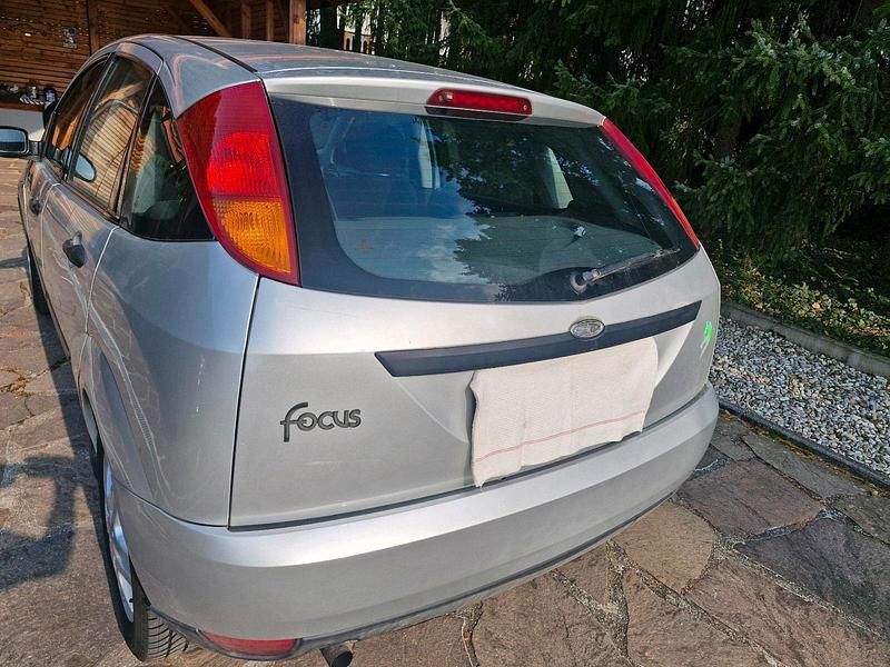 Gebraucht Ford Focus 101 PS (74 kW) 2000 Silber Kleinwagen