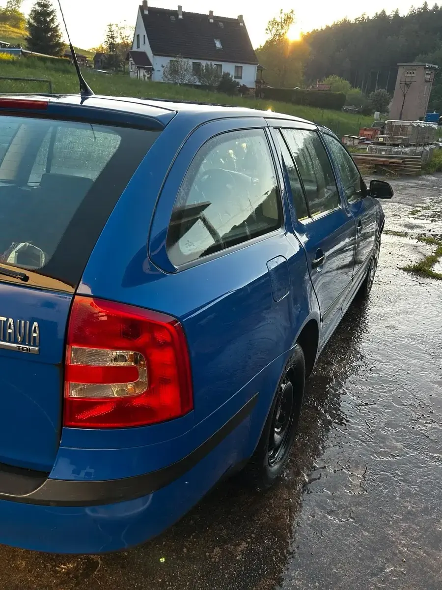 Gebraucht Skoda Octavia 105 PS (77 kW) 2007 Blau Kombi