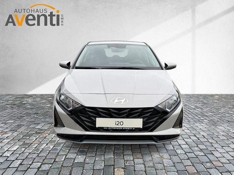 Neu Hyundai i20 Trend 101 PS (74 kW) 2025 Grau Limousine