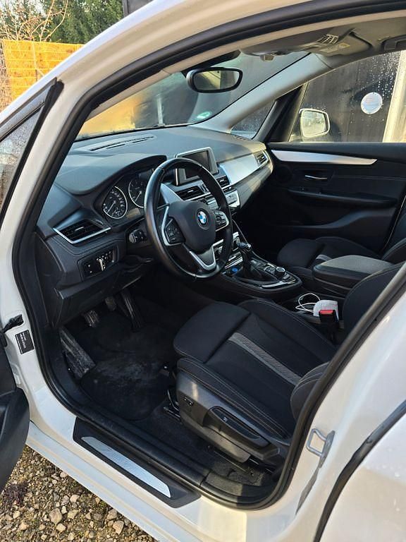 Używany BMW 218 Active Tourer 150 KM (110 kW) 2014 Biały Minivan