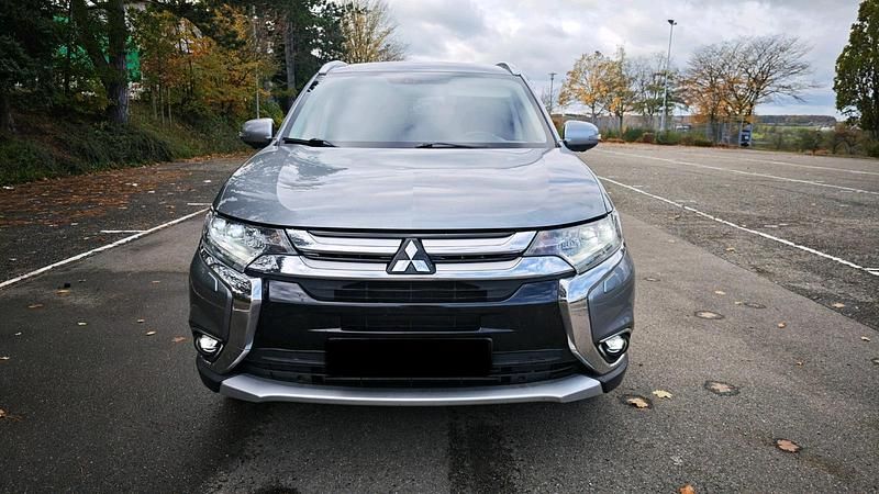 Grau Gebraucht 2018 Mitsubishi Outlander SUV | 15.500 € (Superpreis) - Bild 1/4