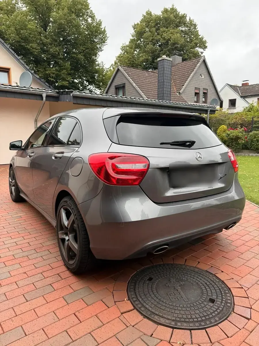 Gebraucht Mercedes A180 122 PS (89 kW) 2014 Grau Kleinwagen