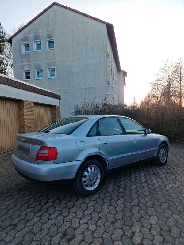 Gebraucht Audi A4 125 PS (91 kW) 1997 Silber Limousine