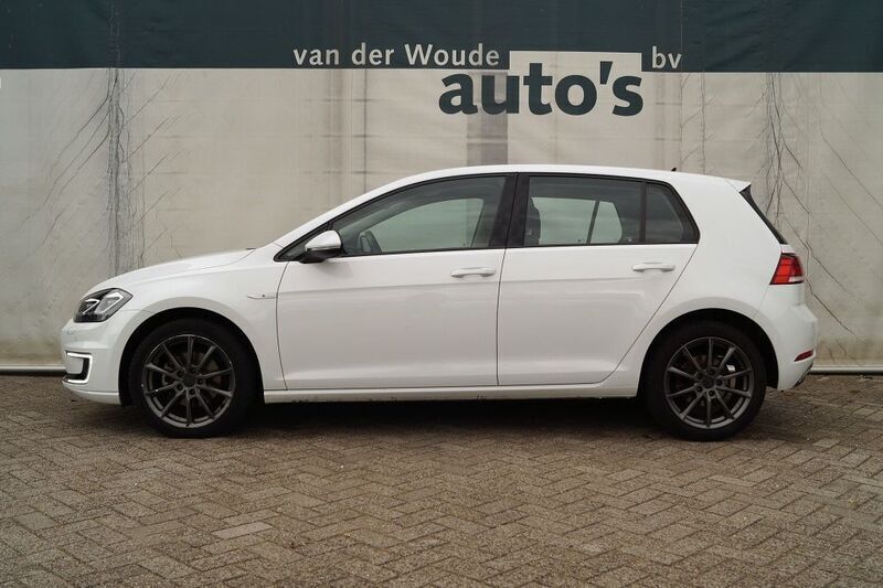 Weiß Gebraucht 2018 VW e-Golf Kleinwagen | 12.400 € (Fairer Preis) - Bild 1/4