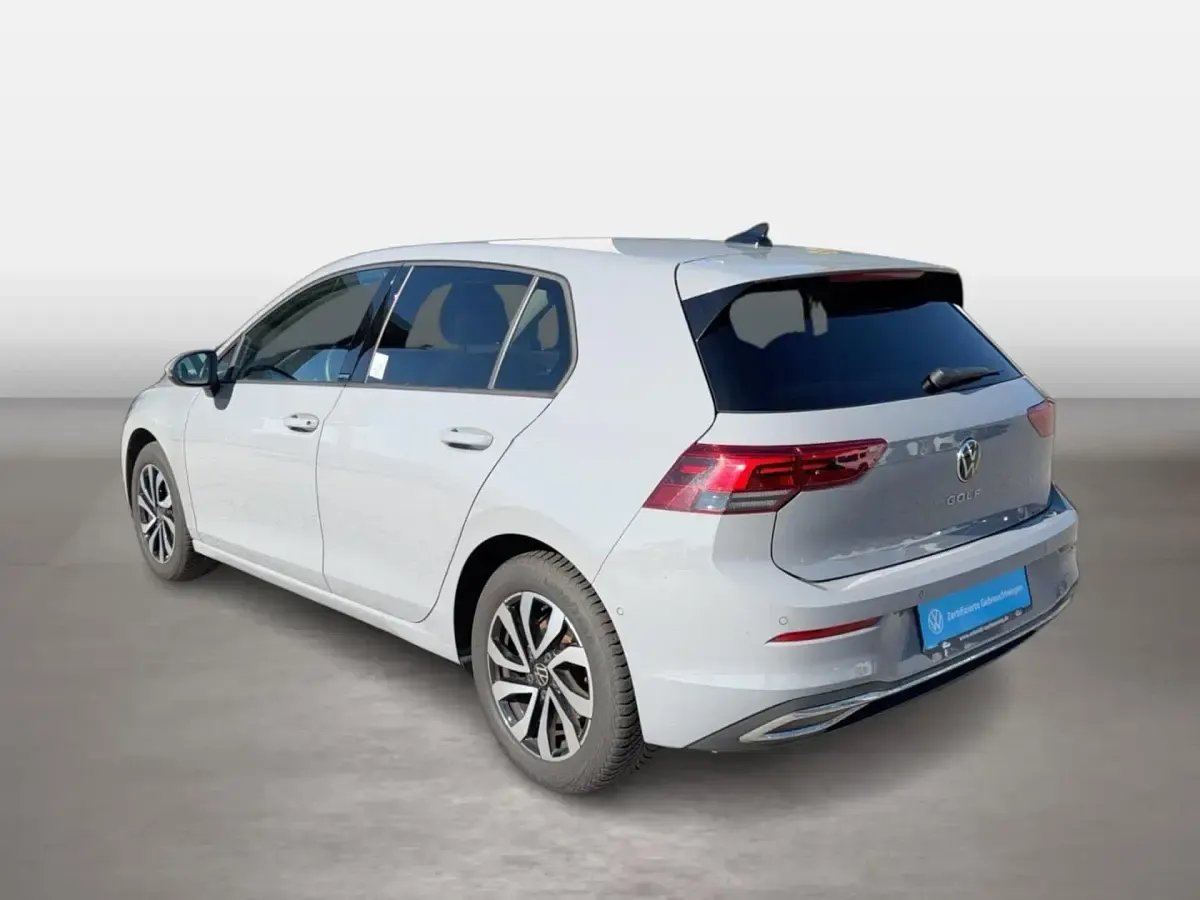 Gebraucht VW Golf VIII Active 150 PS (110 kW) 2023 Grau Limousine