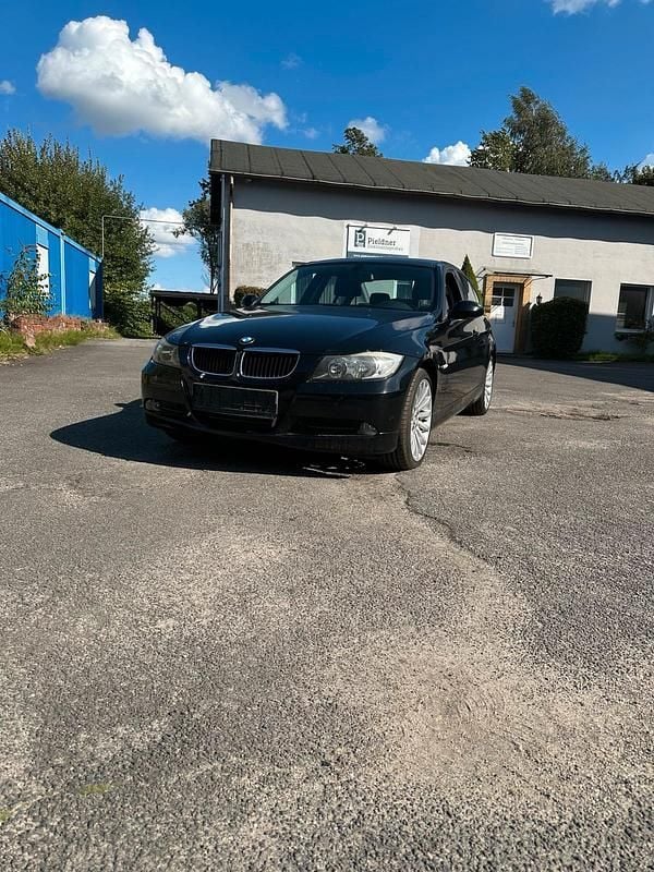 Schwarz Gebraucht 2006 BMW 320 Limousine | 3.950 € (Fairer Preis) - Bild 1/4