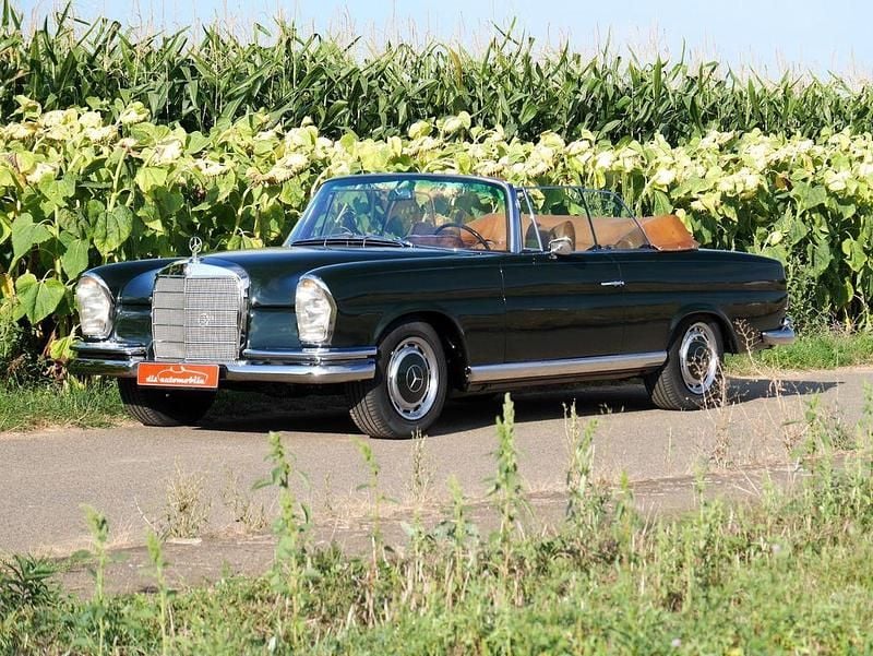 Grün Gebraucht 1967 Mercedes 250 SE Cabrio | 280.000 € - Bild 1/4