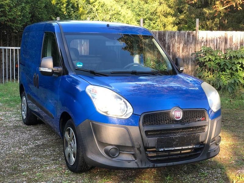 Blau Gebraucht 2011 Fiat Doblò Basis Van / Kleinbus | 2.590 € (Guter Preis) - Bild 1/4
