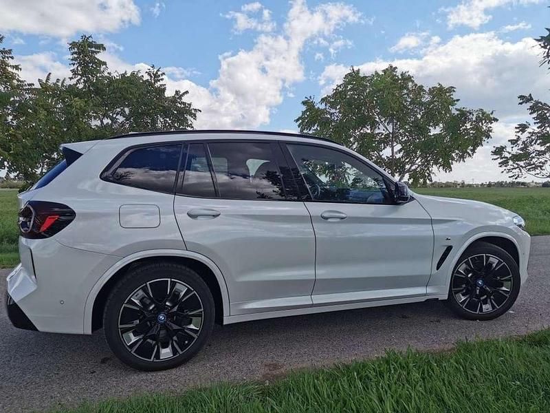 Gebraucht BMW iX3 Impressive 210 kW (286 PS) 2023 Weiß SUV