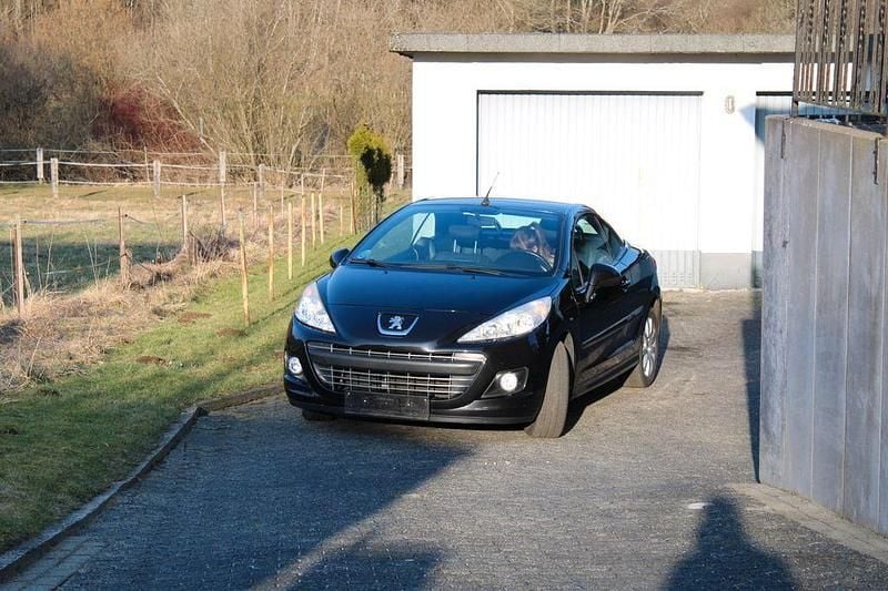 Gebraucht Peugeot 207 CC Active 120 PS (88 kW) 2014 Schwarz Cabrio