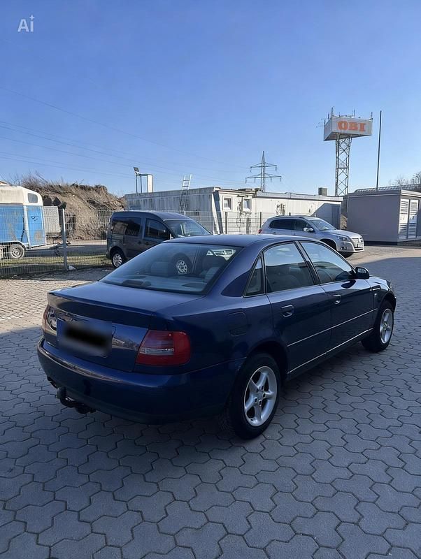 Gebraucht Audi A4 130 PS (95 kW) 2000 Blau Limousine