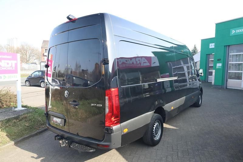 Gebraucht Mercedes Sprinter 170 PS (125 kW) 2023 Tiefschwarz Van