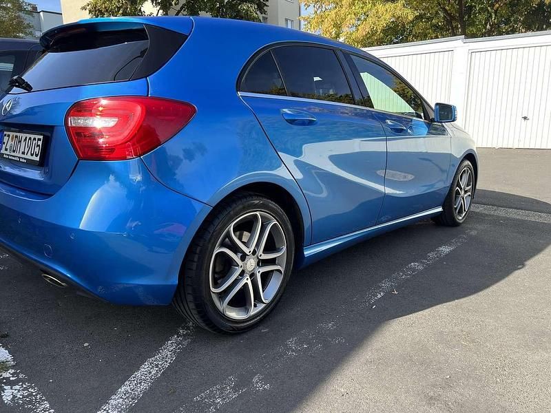 Gebraucht Mercedes A180 Urban 122 PS (89 kW) 2012 Limousine